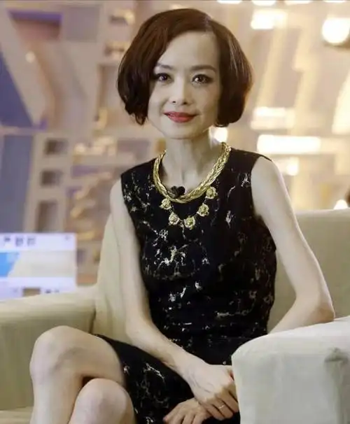 纸片人,排骨胸,行走的"骷髅",这些女星瘦成这样,真不好看啊