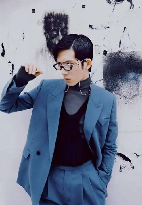 有种吸烟叫井柏然31岁叼烟姿势被猛夸文艺范好评如潮