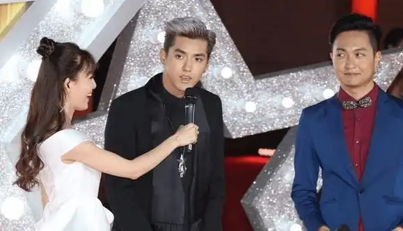 同年的上海国际电影,吴亦凡更是携《爵迹》,《原来你还在这里》和《夏