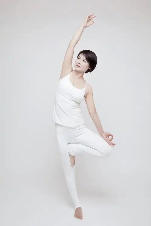 瑜伽资深老师形象宣传照