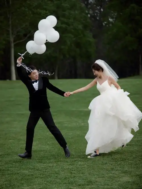 最适合出外景的森系草坪婚纱照天津婚纱照