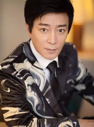 不过大部分看过他电视剧的人,都发现跟他合作的大多都是香港艺人,所以