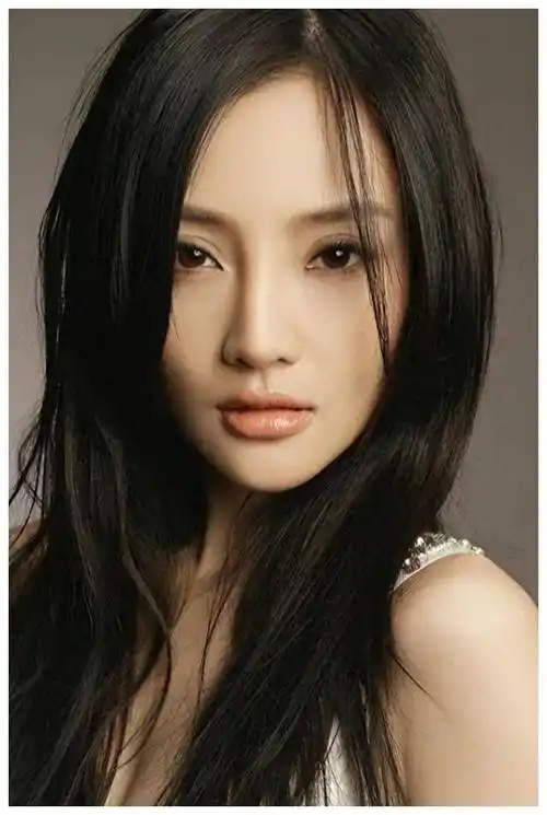 从女神到争议人物,探讨李小璐如何化解网络暴力的挑战?