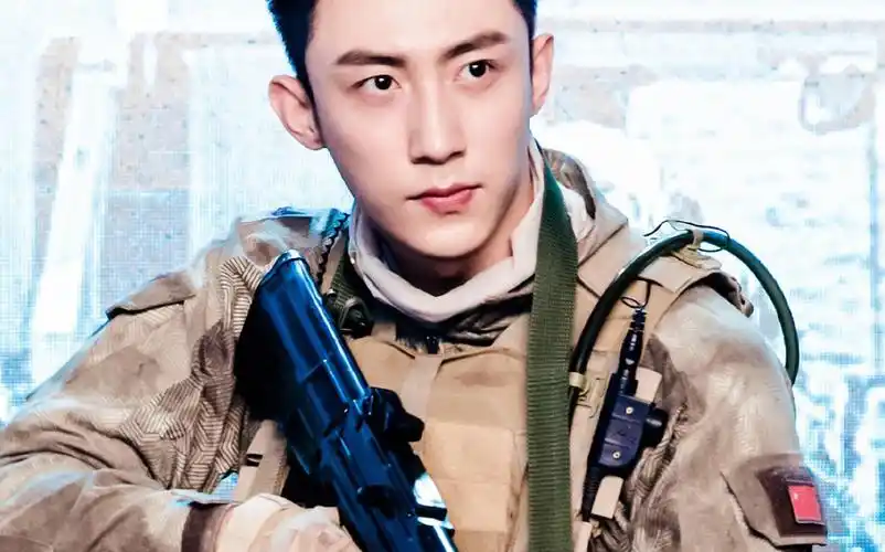 【李现】【杨洋】【黄景瑜】【黄晓明】四位当红男星,穿上军装,谁的a