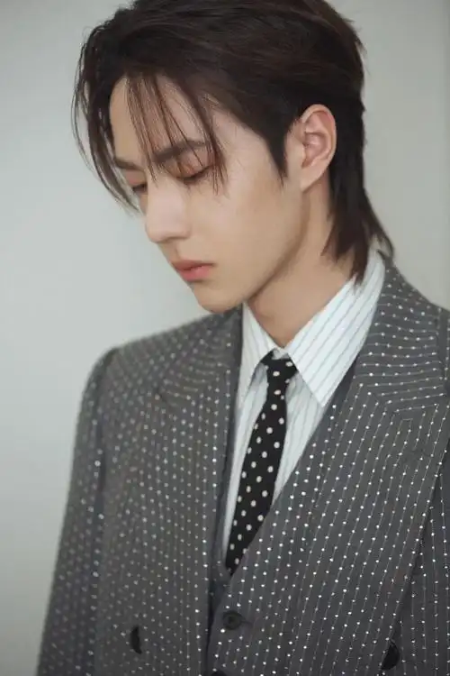 王一博壁纸时尚帅气大全,王一博手机壁纸图片高清无水印!