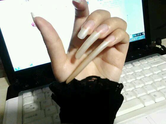 我是女生,喜欢留长指甲,留了四年了你们感觉怎样,好看不