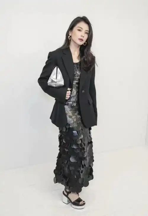 网易首页>网易号>正文申请入驻>不过这种风格的造型与尖头高跟鞋或者