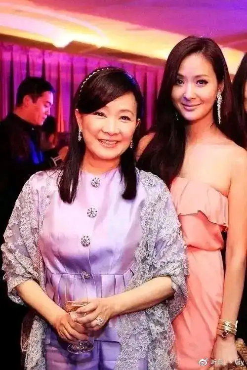 博主 查看更多 a 微关系 他的关注(84) 微博钱包 微博打赏 win魏巡