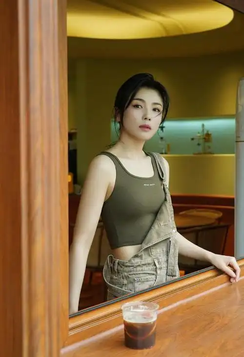 刘涛的这一套干练十足的穿搭,不仅让我们看到了她个人的魅力和时尚感