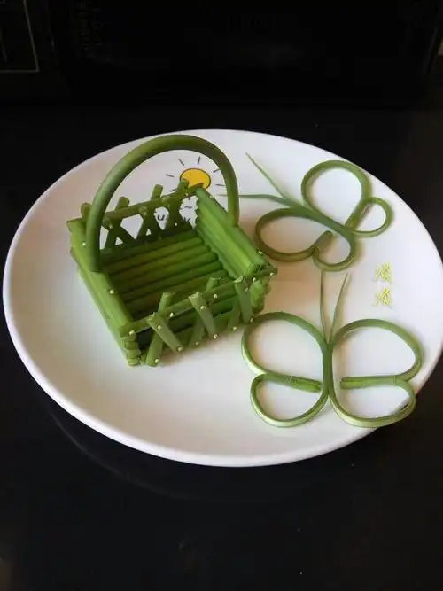 淡淡小小厨做的蔬菜盘饰拼盘摆盘(蒜台蝴蝶)