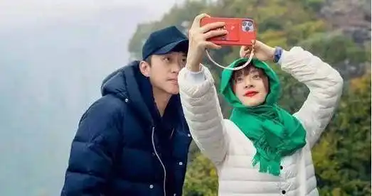 孙俪罕晒一家四口合照!