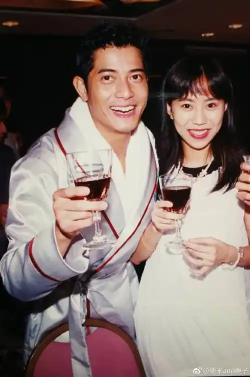 这个网友又分享了自己和郭富城合影的照片