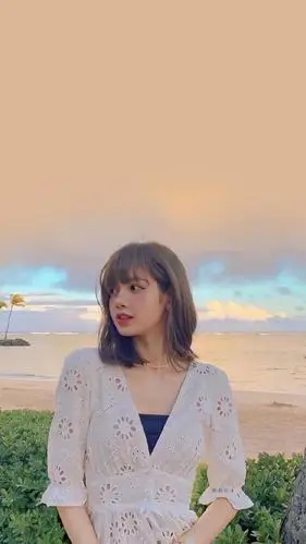 lisa清新春日甜美白嫩户外写真