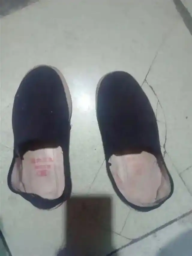 农民工带孩子买衣服疑遭歧视,耐克道歉