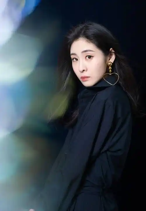 张碧晨气场忒好,身穿工装风,凹出新境界 网友:抱走喽