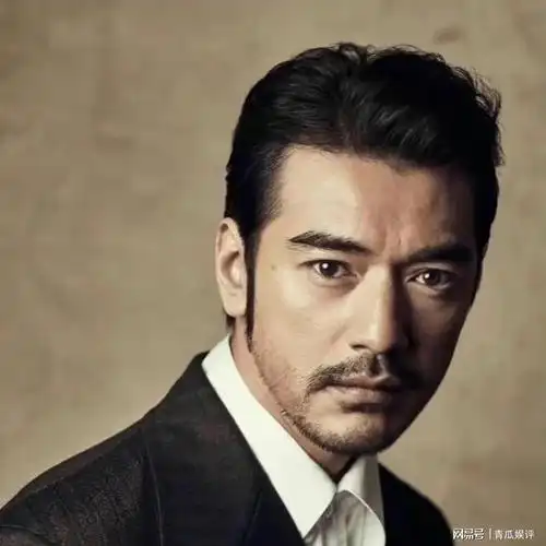 说起混血神颜天花板第一想起的是惊艳了80年代的港台明星金城武