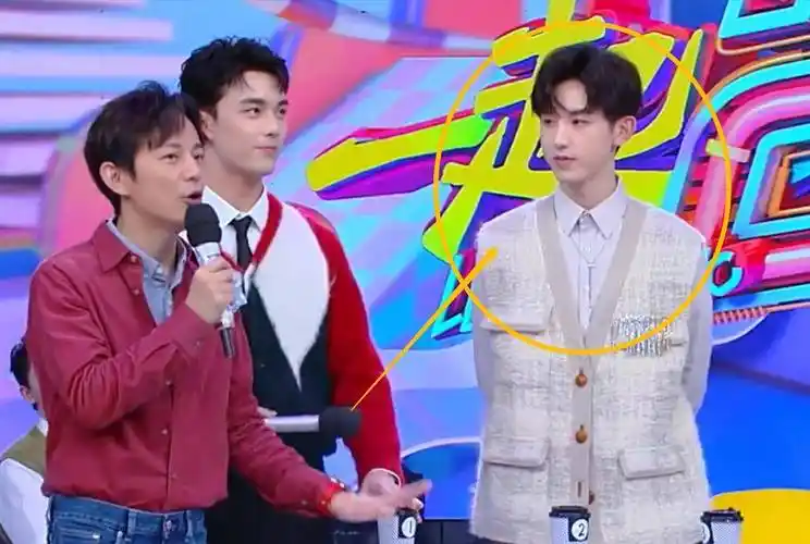 吴磊身高也是180,郭俊辰身高180,两人站一起真实身高很明显_官方_观众