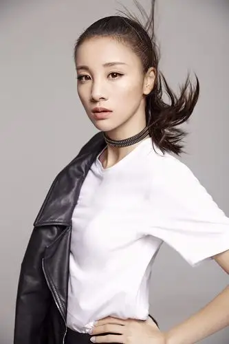 陈龙娇妻章龄之,她曾是成龙在中国内地公司签约的第一个艺人!