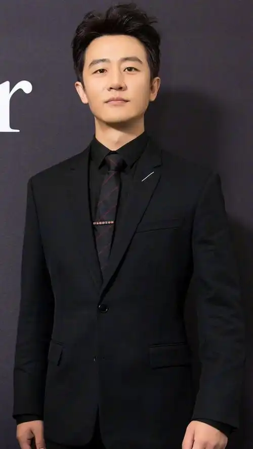 黄轩绅士西装照