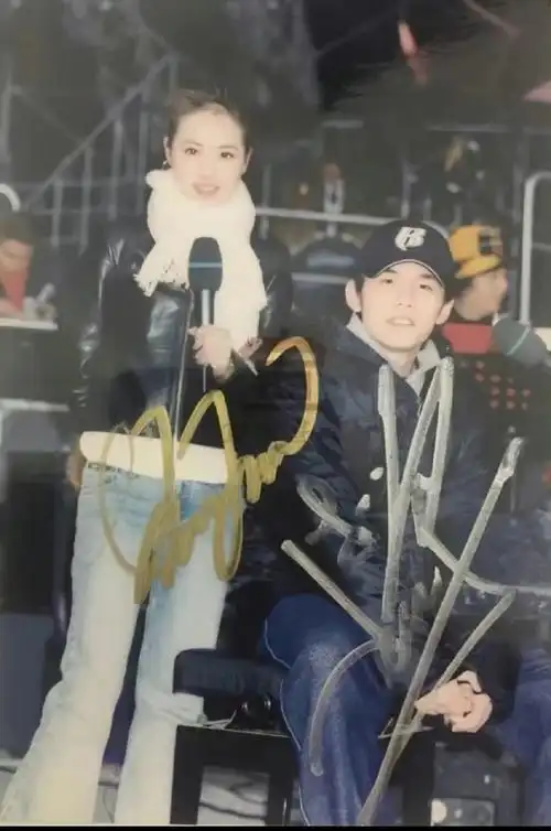 周杰伦蔡依林签名照##网友分享周杰伦蔡依林签名照