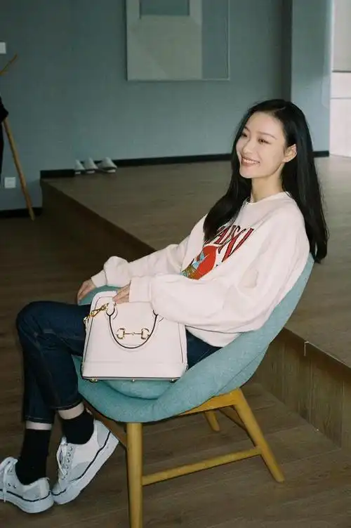 倪妮衣品太时髦高级元气十足的少女穿搭时尚减龄效果满分