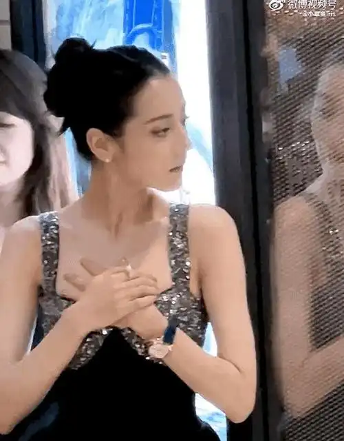 狗仔曝迪丽热巴大瓜没有话语权红毯礼服做不了主本人没自信