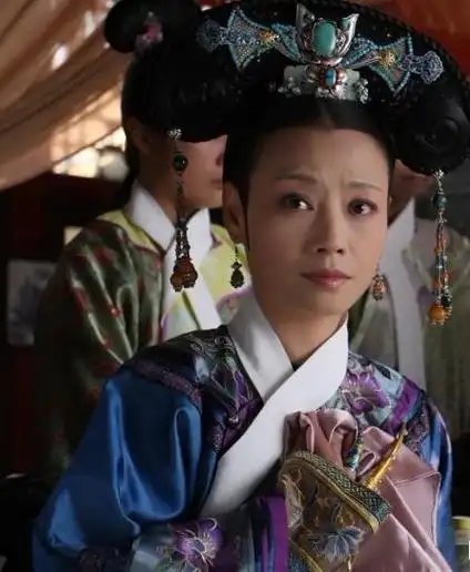甄嬛传里的端妃旗头(甄嬛传端妃全剧五款旗头)(3)