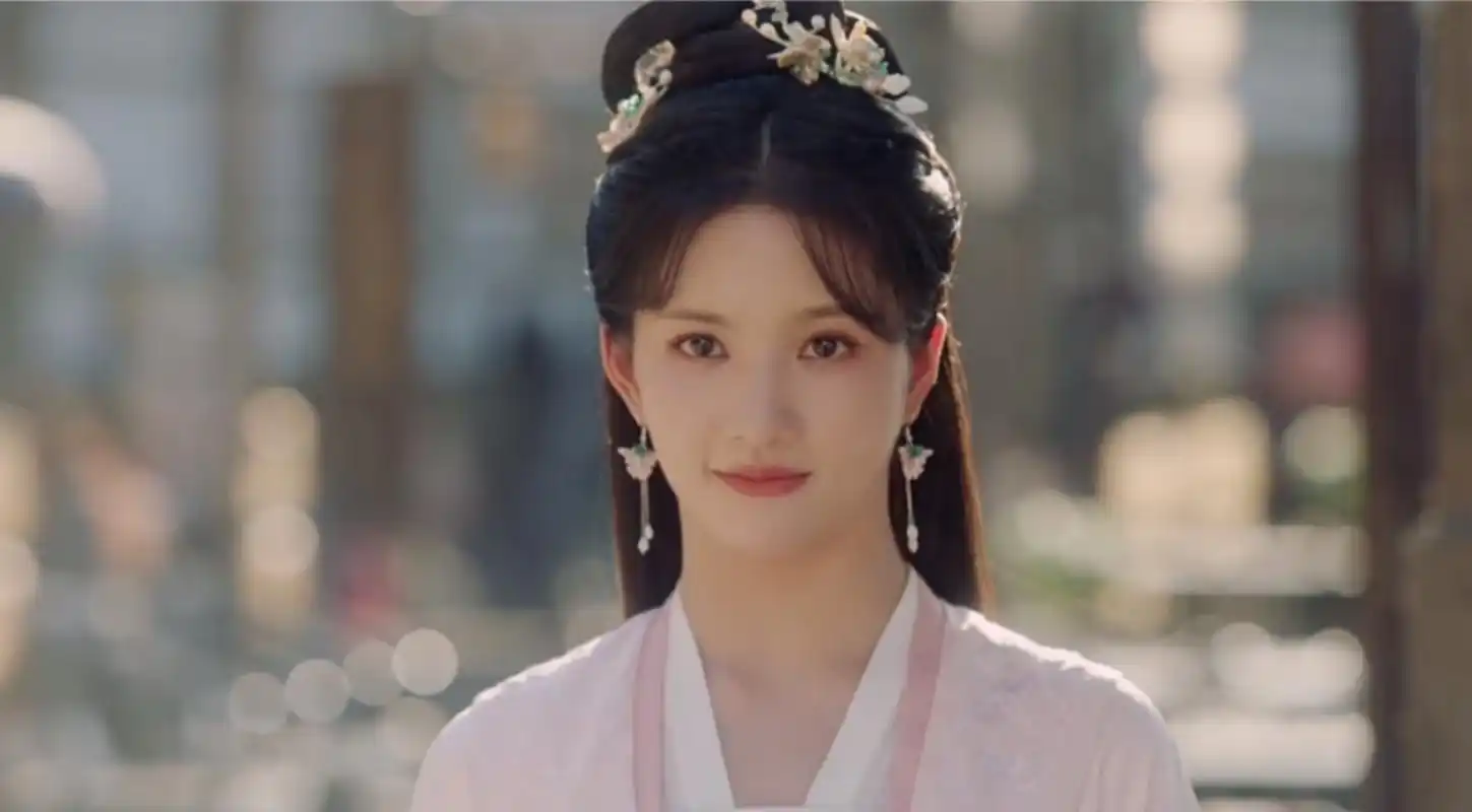 《长风渡》刘些宁饰演的洛依水,虽然只在回忆中出现,但却让人印象深刻