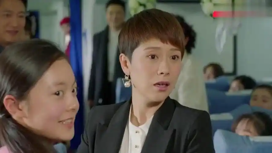 小别离大结局:方圆从蒂娜手里拿过求婚戒指,文洁:这个也能借的