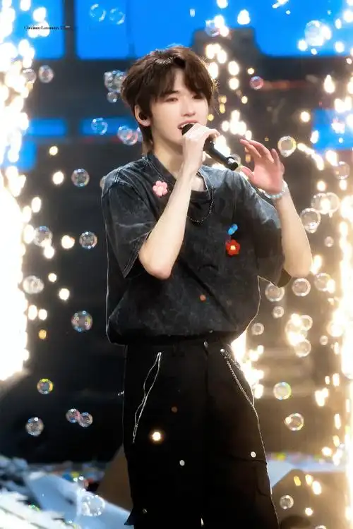 宋亚轩澳门演唱会##时代少年团叁重楼暨出道四周年演唱会##宋亚轩