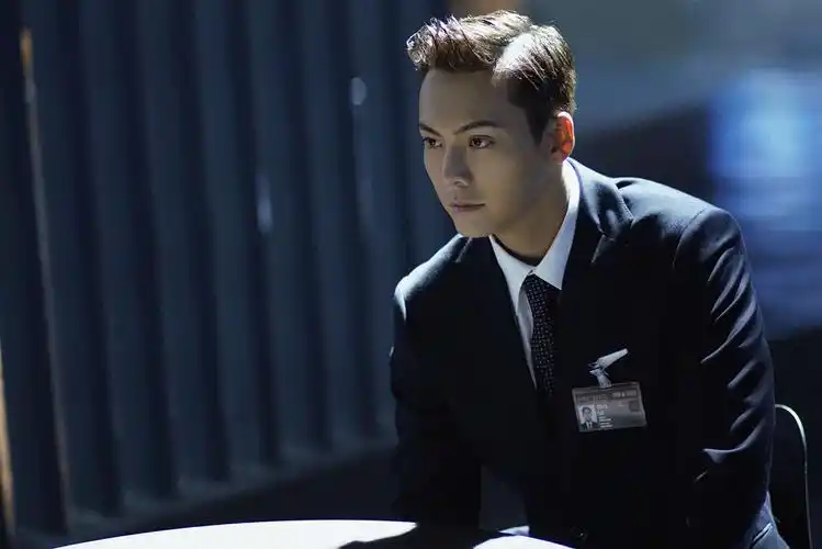 陈伟霆新剧终于来了,化身消防员,与章若楠组cp,故事好甜好好磕