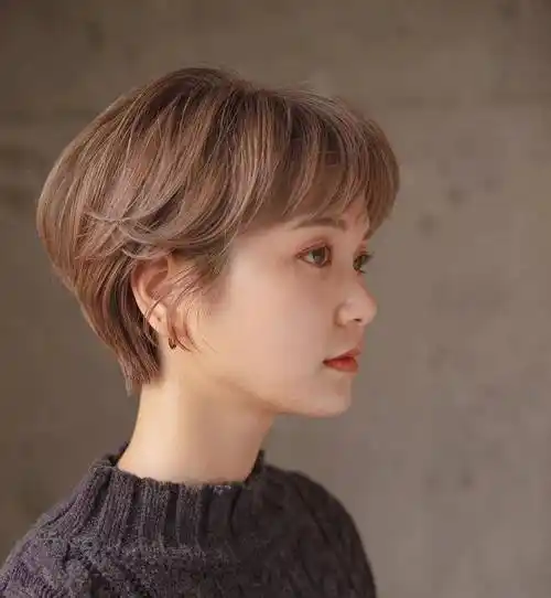 今年流行"露耳短发",尤其是这4种类型,可甜可盐,时尚又减龄_刘海_女性