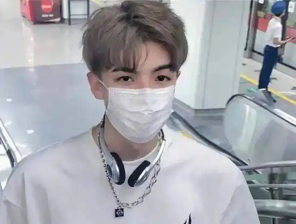 四六分微分碎盖,小鲜肉必备款发型_自然_男生_长度