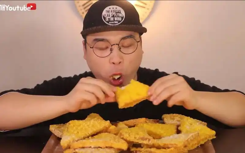 韩国吃播^- donkey 大口吃 炸面包!