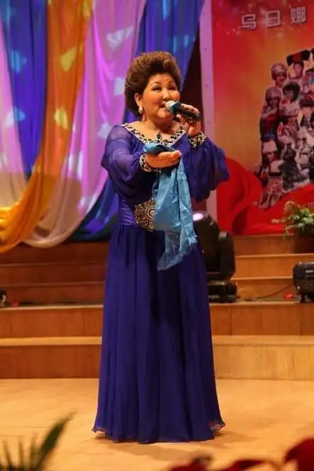 乌日娜哪年出生(带养子走出悲伤童年)13