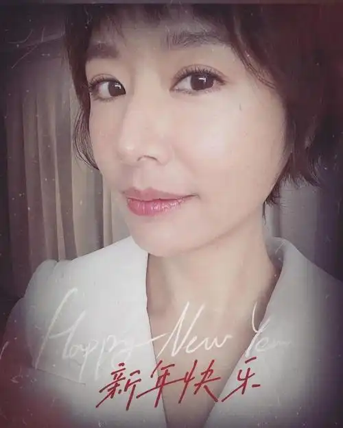 完全逆龄林心如激短发造型曝光