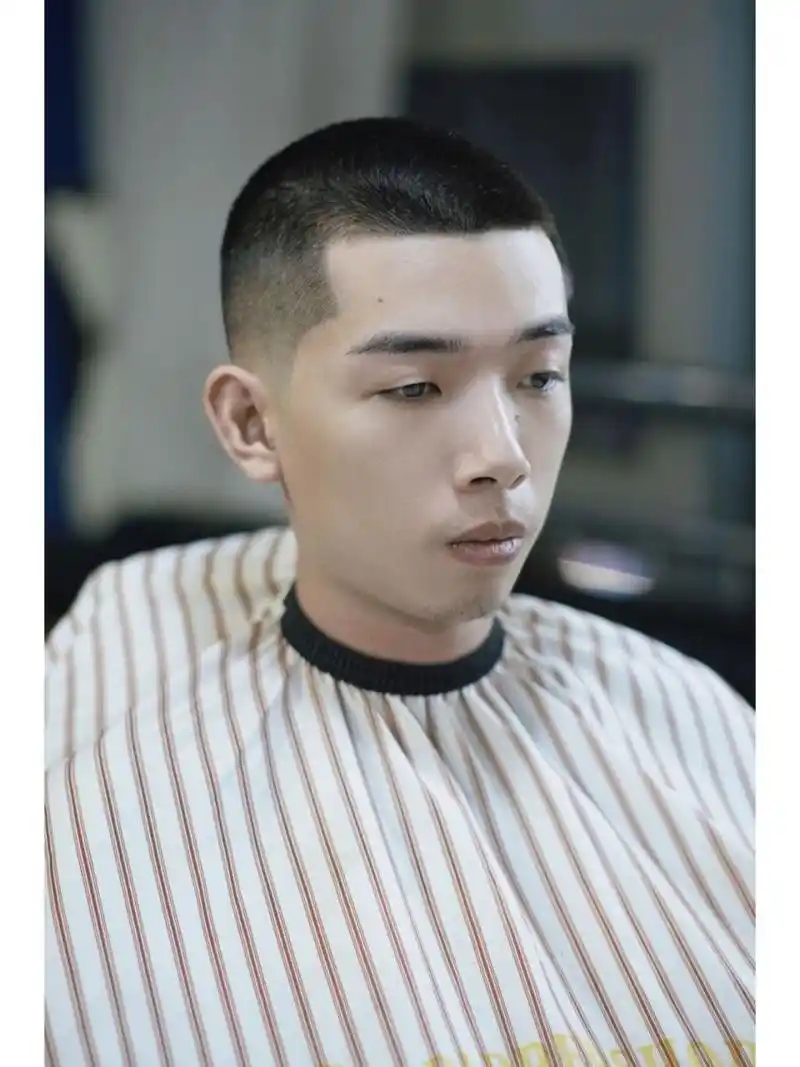 美式圆寸,寸头, 对于男生来讲,一辈子一定要剪一次寸头,你会发现不一