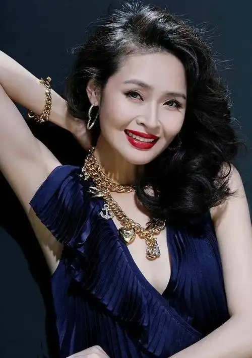 温婉秀雅的于明加,时尚俏丽,温柔甜美的写真照!_高清图集_新浪网