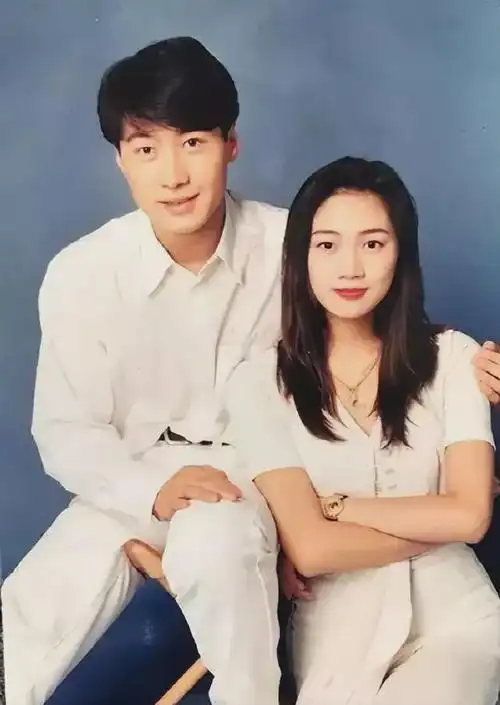 黎明罕见携娇妻亮相小23岁助理老婆气质高雅不俗和他太有夫妻相