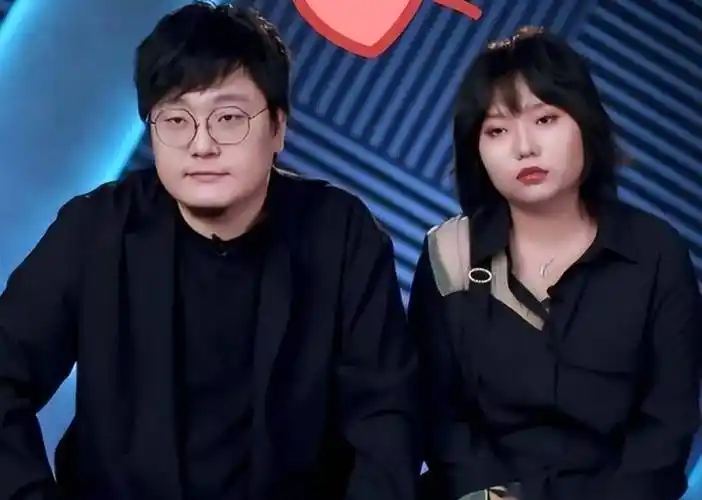 正是李雪琴先前和同为脱口秀演员王建国组成的"雪国列车"cp.