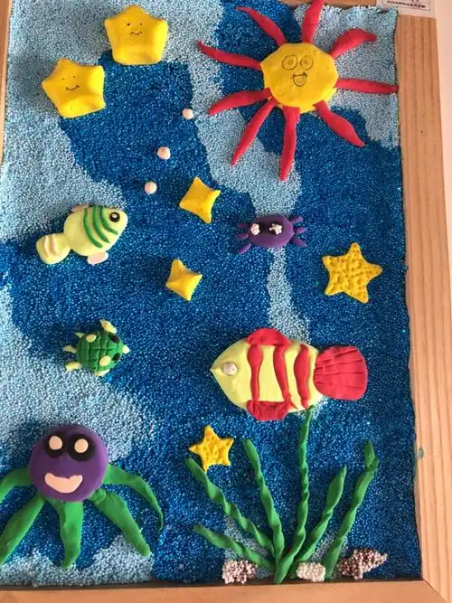 缤纷假日缤纷过个性手工巧制作——一(2)班暑假手工制作展