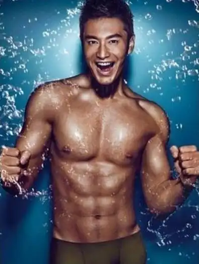 黄晓明:我八块腹肌,彭于晏:我八块腹肌,李小龙:我有几块腹肌