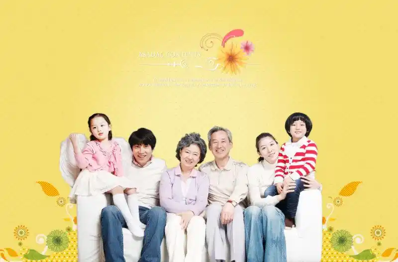 温馨黄色花朵背景祖孙三代同堂全家福照片psd模板