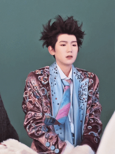 王源你被绑架了就眨眨眼