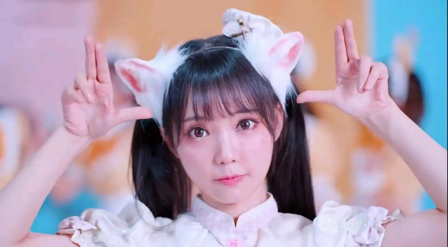 b站咬人猫出专辑,进军娱乐圈?网友:这像30岁的人?