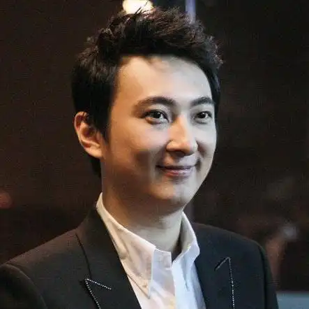 普思投资董事长王思聪照片