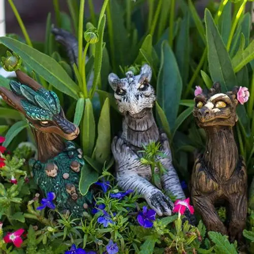 她从宫崎骏的电影中得到灵感,用粘土制作树龙"木雕"呼吁大家爱护森林