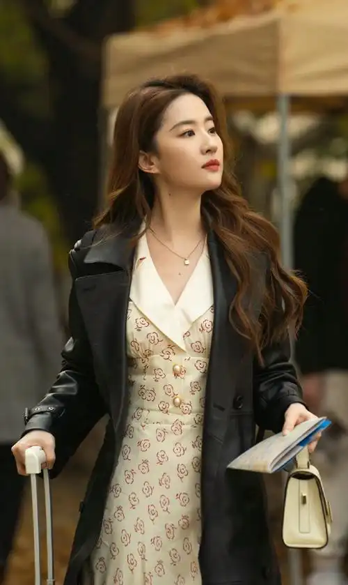 刘亦菲唐嫣合照