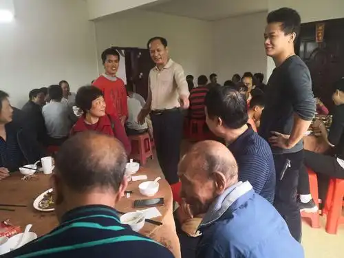 到高州潭头镇角坑村李氏兄弟年例活动.李义摄