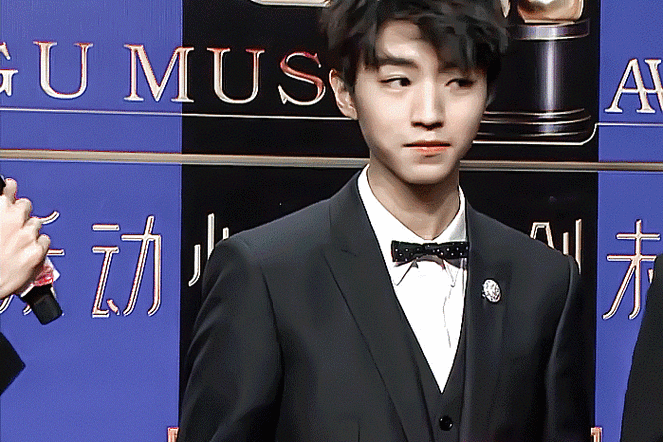 这几位告诉你什么是视觉盛宴_王俊凯_西装_肖战